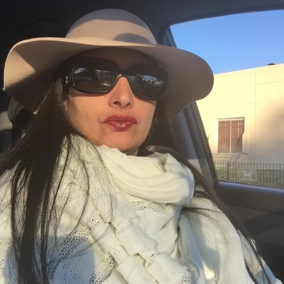 Meet your Posher, Liza m - Picture 5 of 6